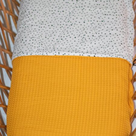 WIEGDEKEN | Okergeel